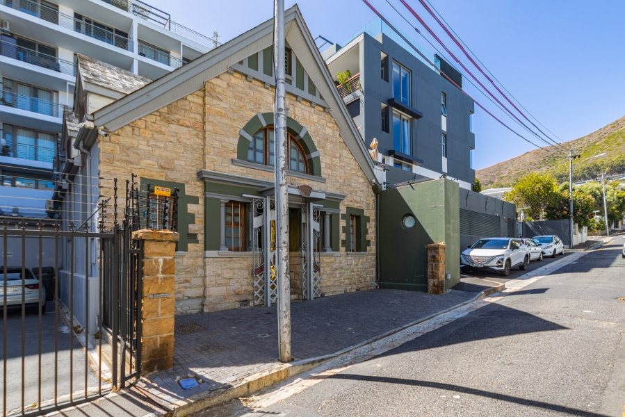 To Let 3 Bedroom Property for Rent in Green Point Western Cape